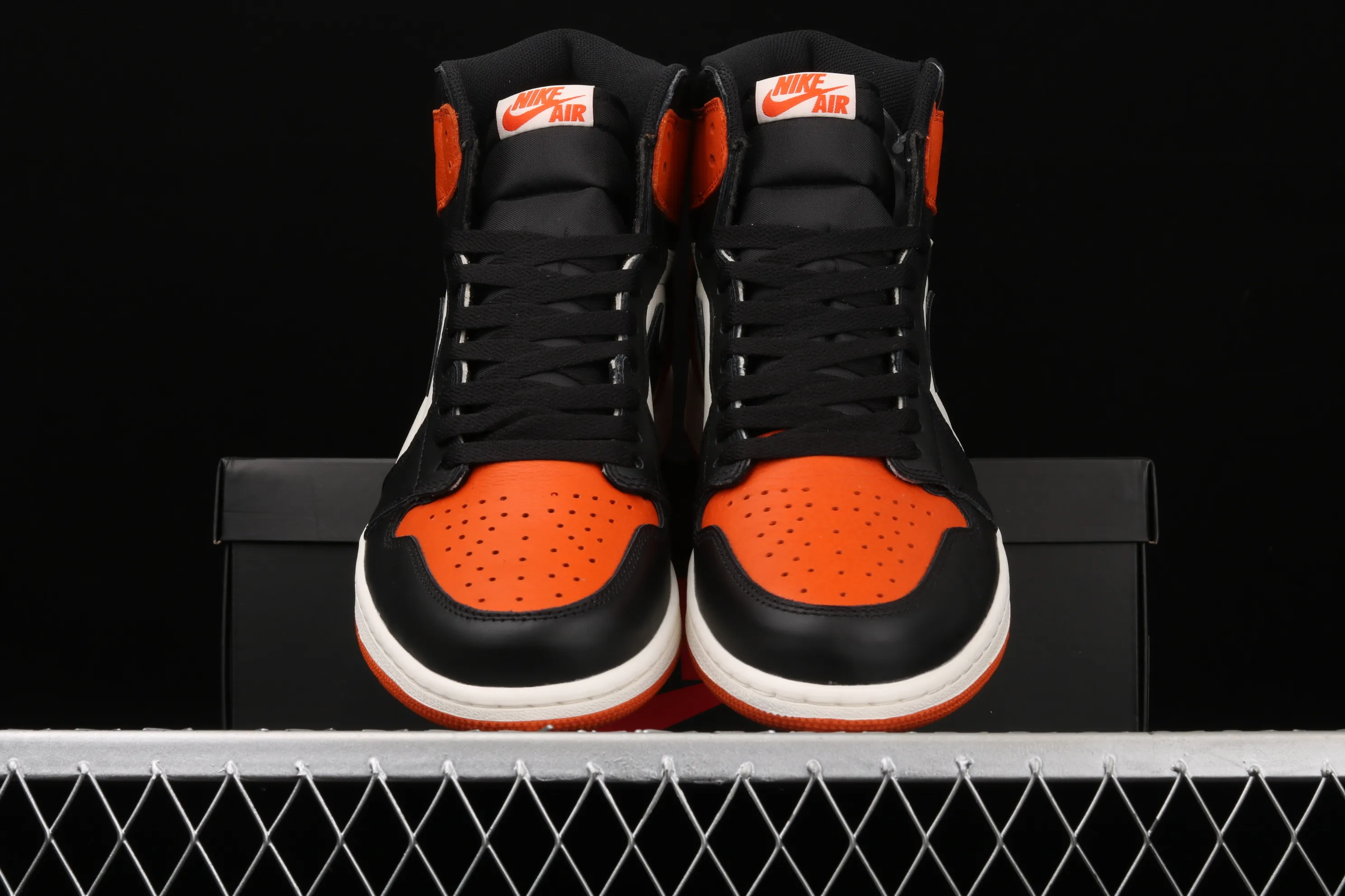 All categories Air Jordan Jordan series basketball shoes Air Jordan 1 High pure original version Air Jordan 1 Retro High OG AJ1 Joe 1 black orange white smashed backboard 555088-005